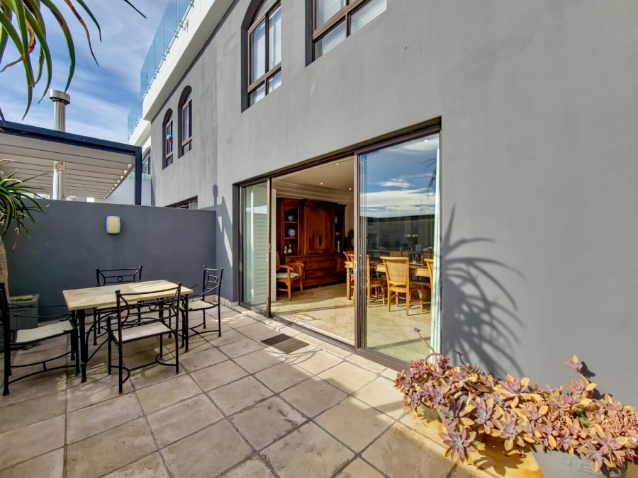To Let 3 Bedroom Property for Rent in Fresnaye Western Cape